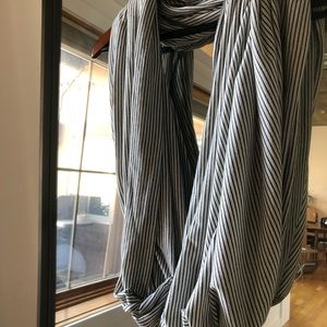 Vintage early 2000s American Apparel circle scarf!